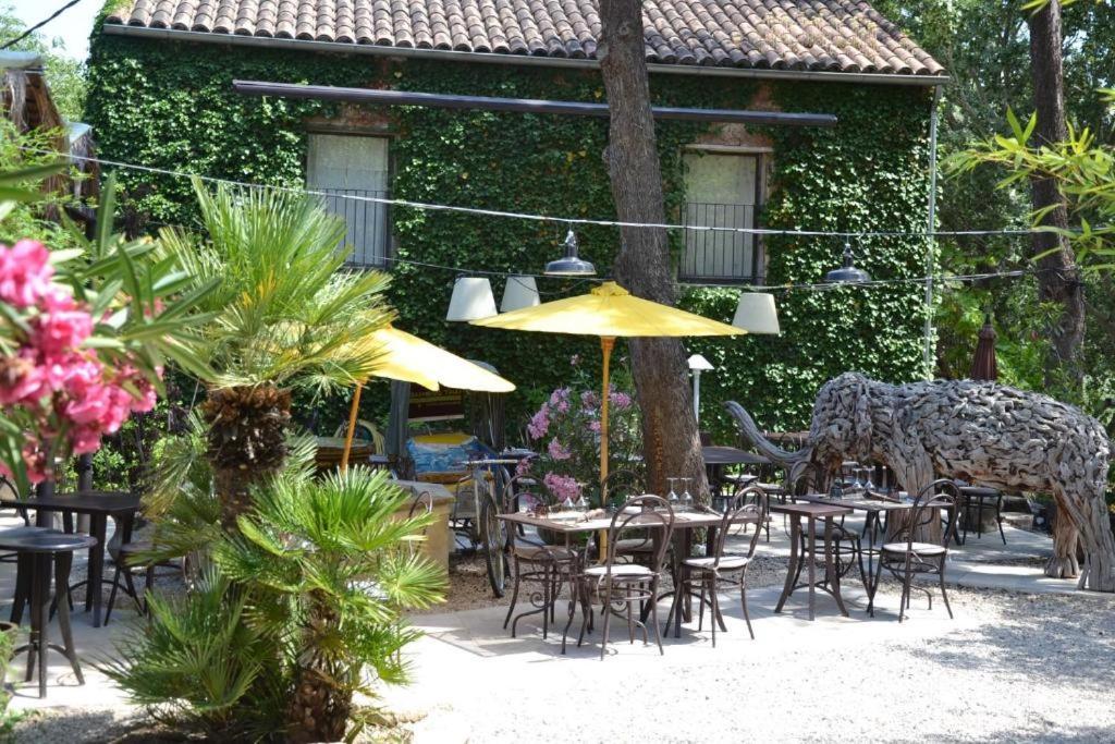 Hostellerie Le Paradou Лурмарин Экстерьер фото
