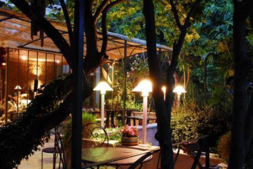 Hostellerie Le Paradou Лурмарин Экстерьер фото